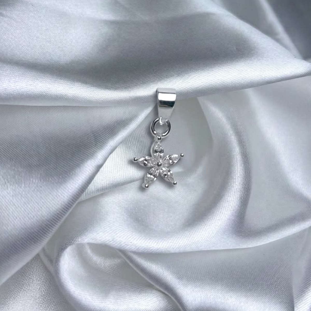 DIJE FLOR PLATA CIRCONES TAILANDES