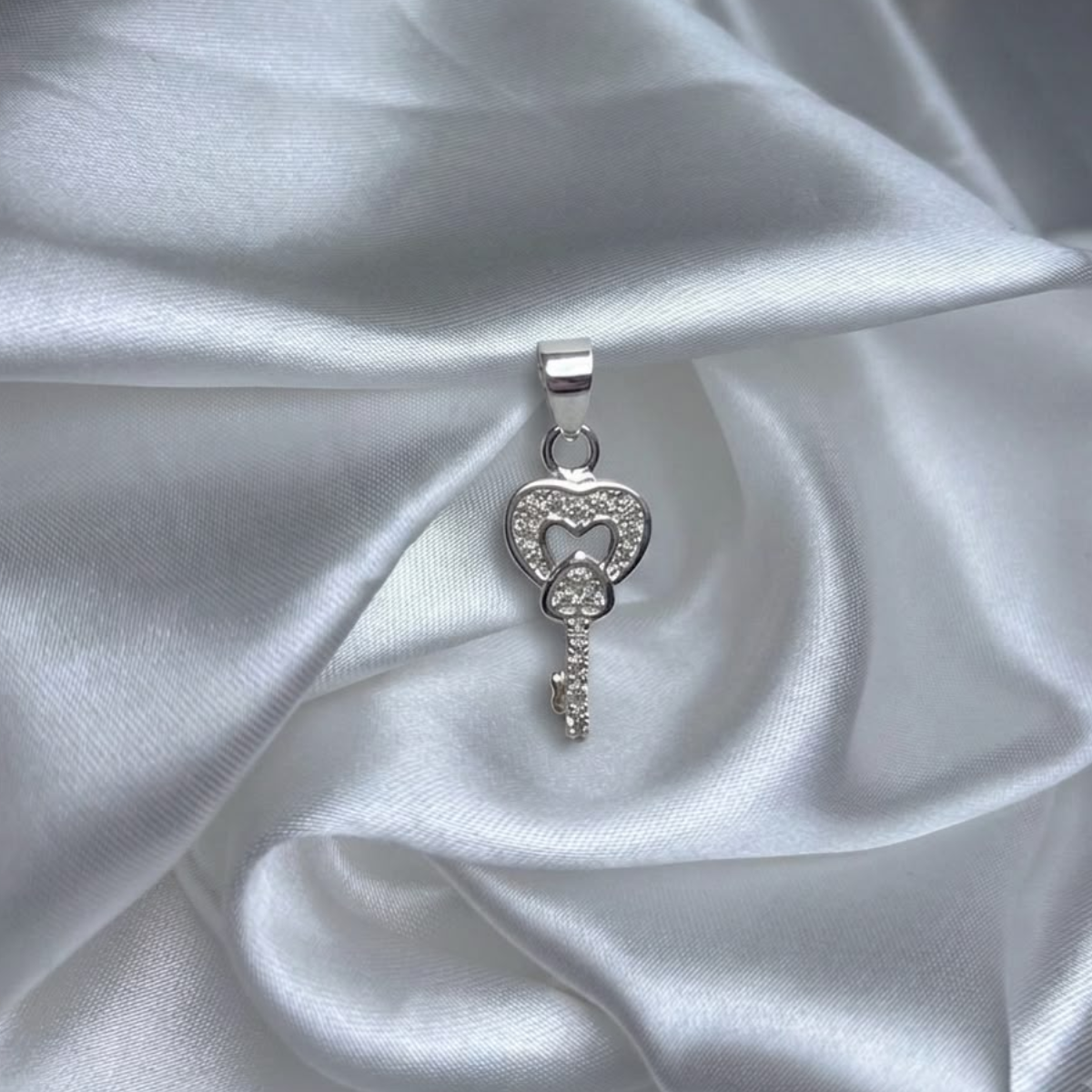 DIJE LLAVE CORAZON PLATA CIRCONES TAILANDES