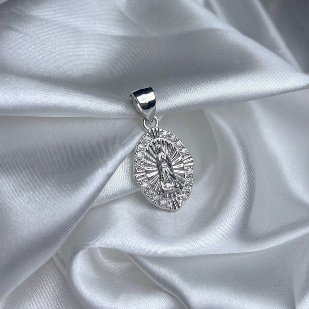 DIJE GUADALUPE MEDALLA PLATA CIRCONES TAILANDES