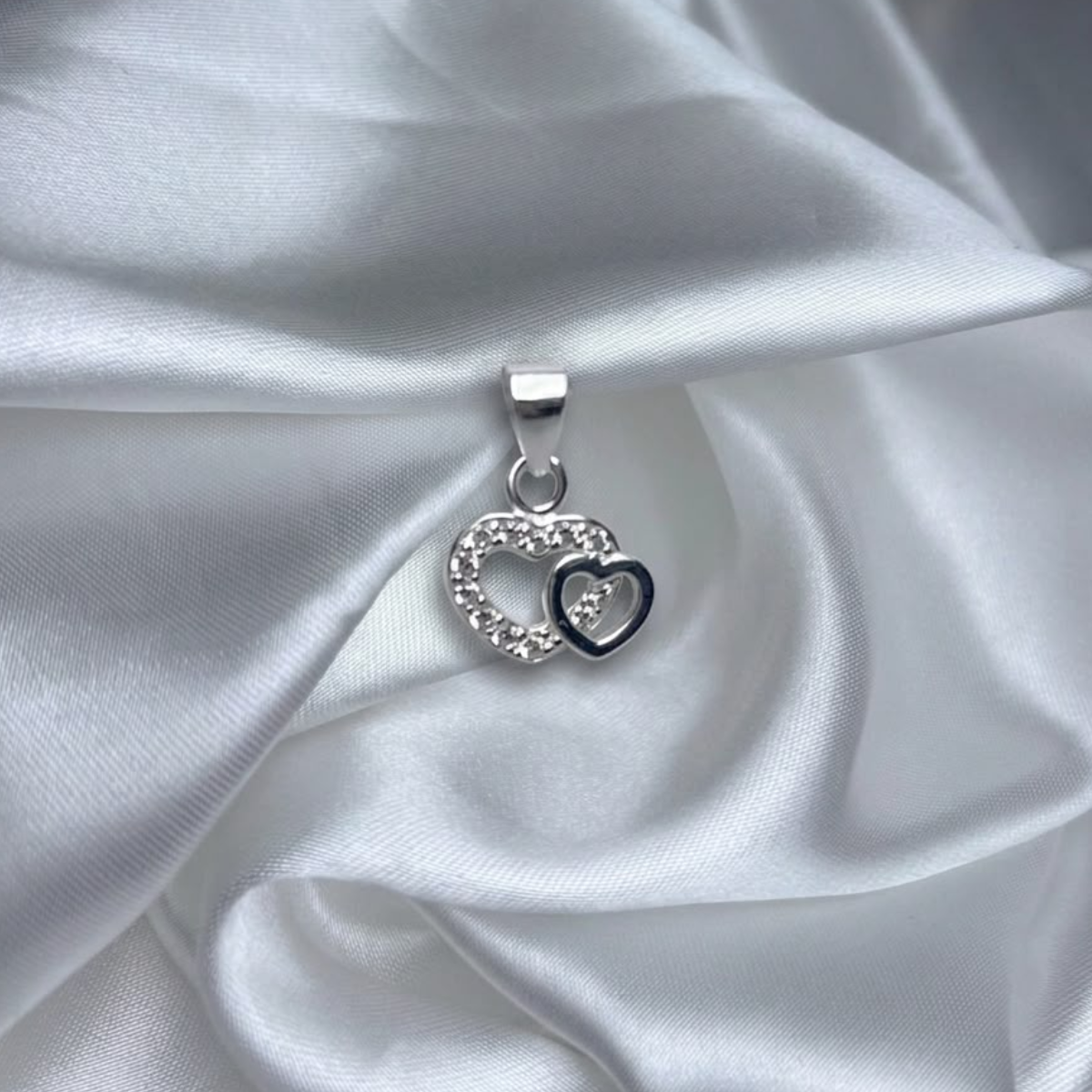 DIJE DOBLE CORAZON PLATA CIRCONES TAILANDES