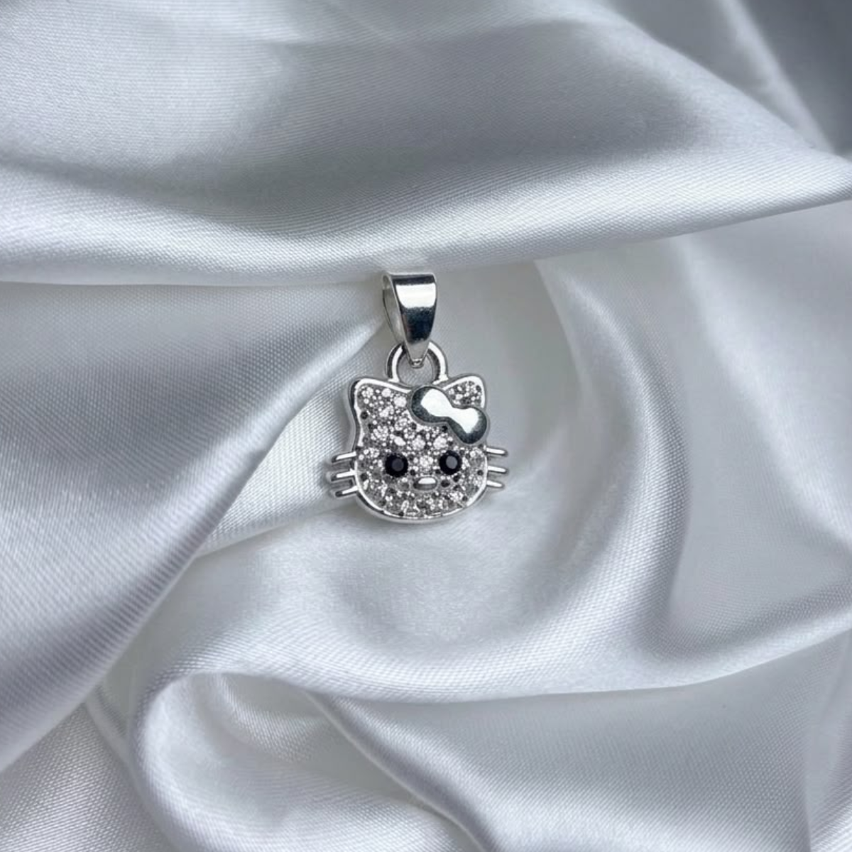 DIJE HELLO KITTY PLATA CIRCONES TAILANDES