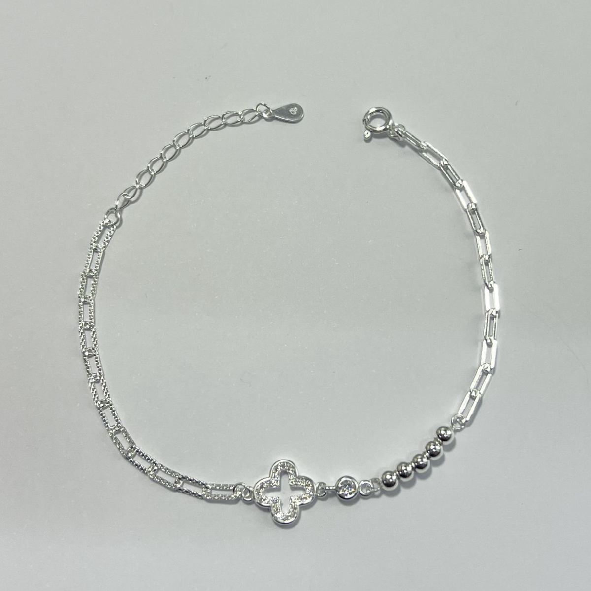 PULSERA TRÉBOL EN PLATA LEY 925 CON BALINES