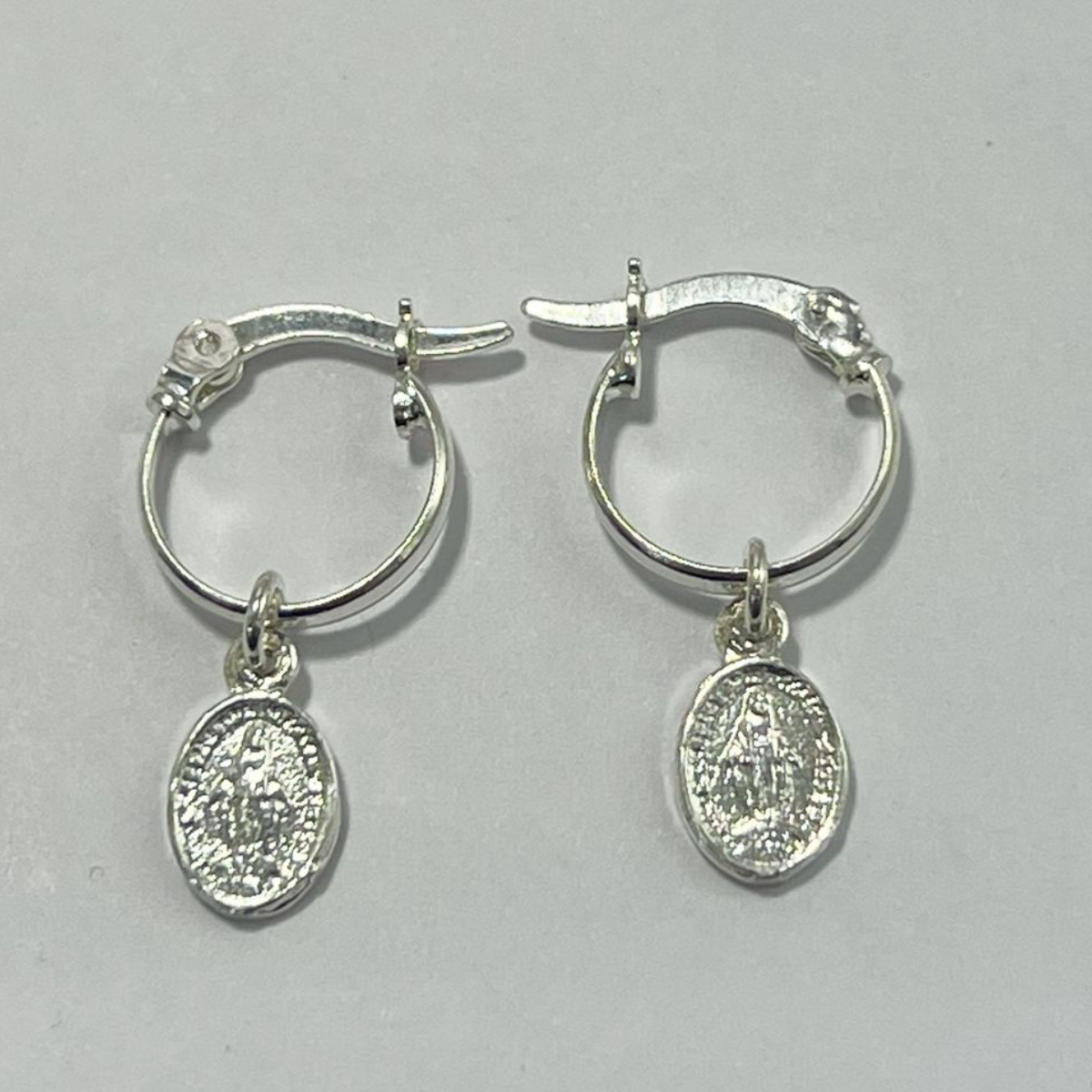 CANDONGA EN PLATA LEY 925 CON DIJE DE LA MILAGROSA