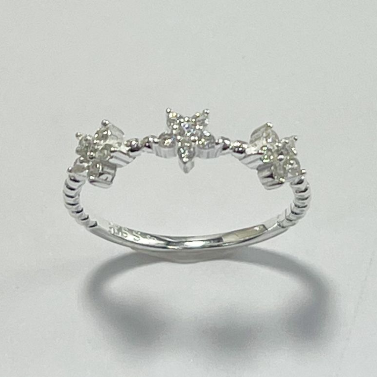 ANILLO EN PLATA CON FLORES Y MICRO CIRCONES