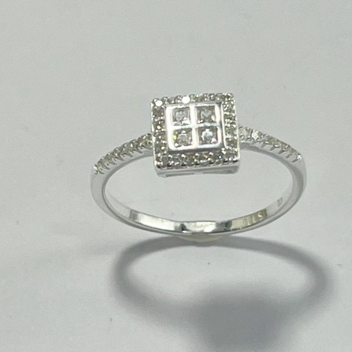 ANILLO EN PLATA CON MICRO CIRCONES