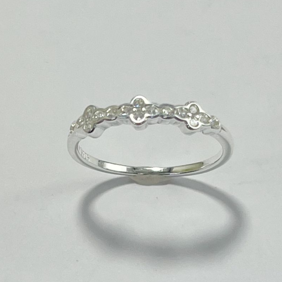 ANILLO EN PLATA CON MICRO CIRCONES