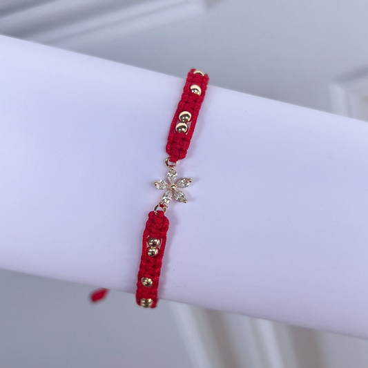 Pulsera Tejida En Macramé Con Detalles En Oro Laminado 18k