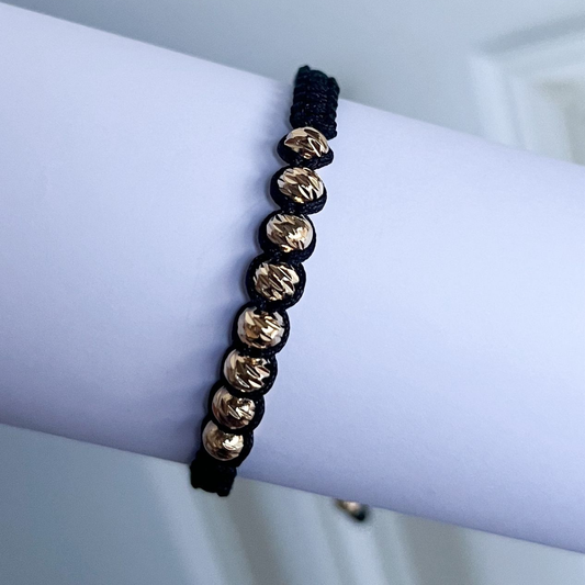 Pulsera Tejida En Macramé Con Balines Diamantados En Oro Laminado 18k