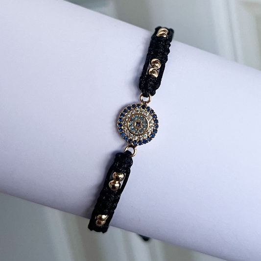 Pulsera Tejida En Macramé Con Detalles En Oro Laminado 18 k