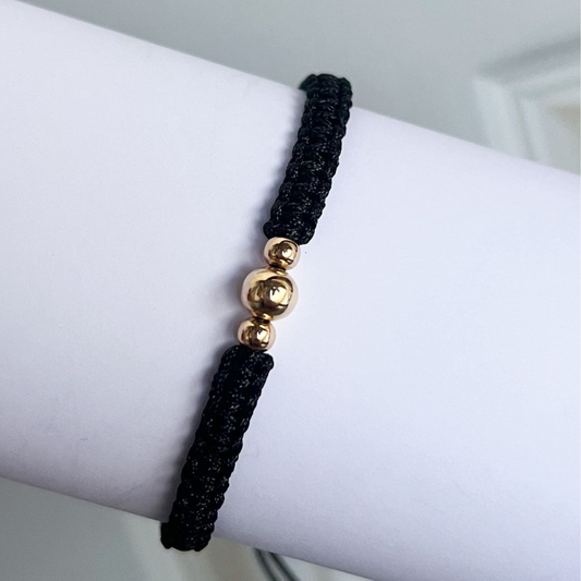 Pulsera Tejida En Macramé Con Balines En Oro Laminado 18k