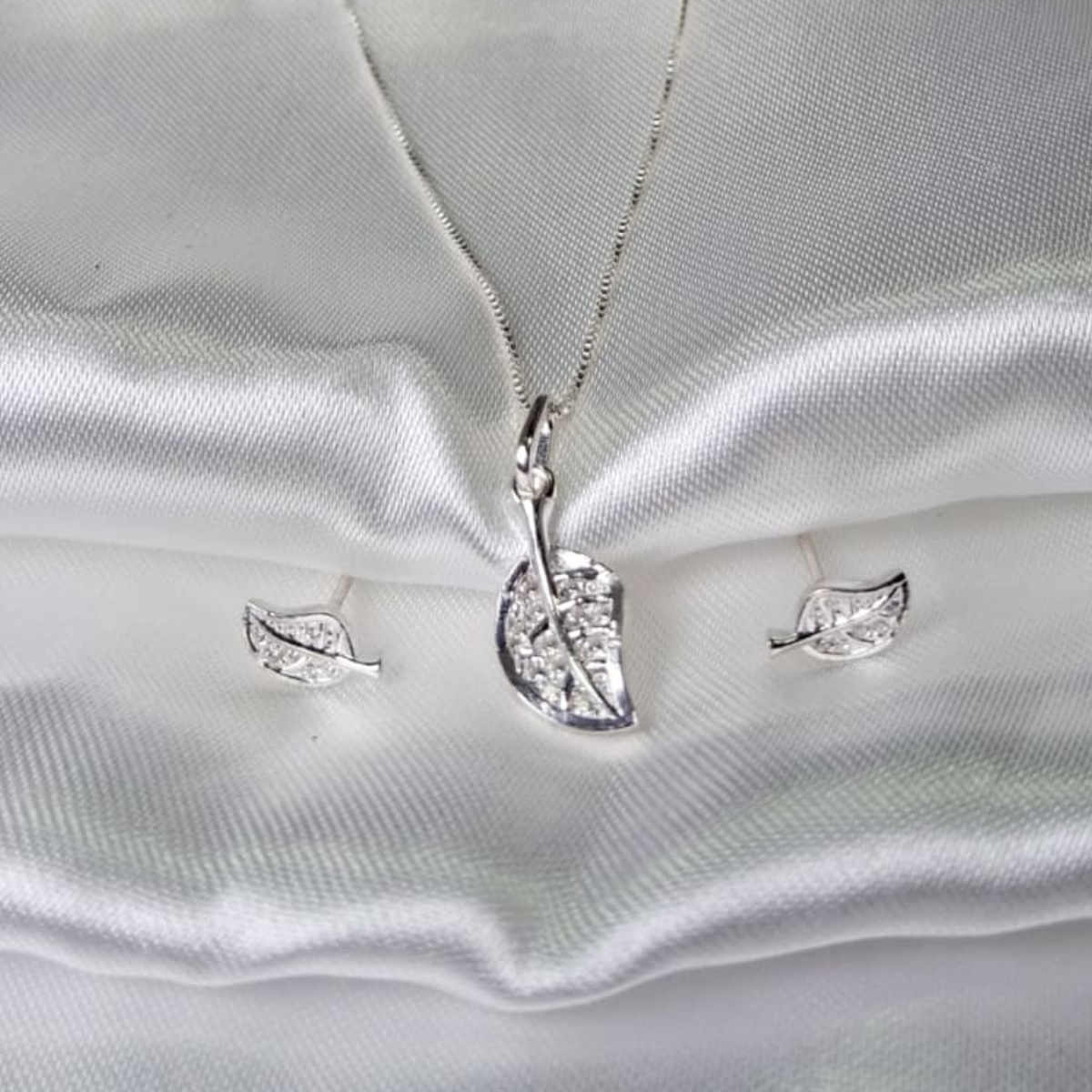 JUEGO EN PLATA LEY 925 HOJAS CON CIRCONES