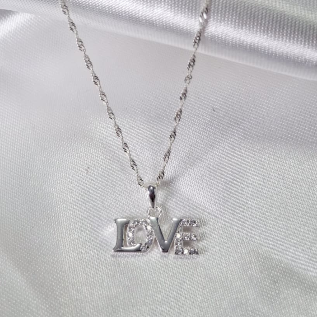 CADENA MAS DIJE LOVE PLATA LEY 925