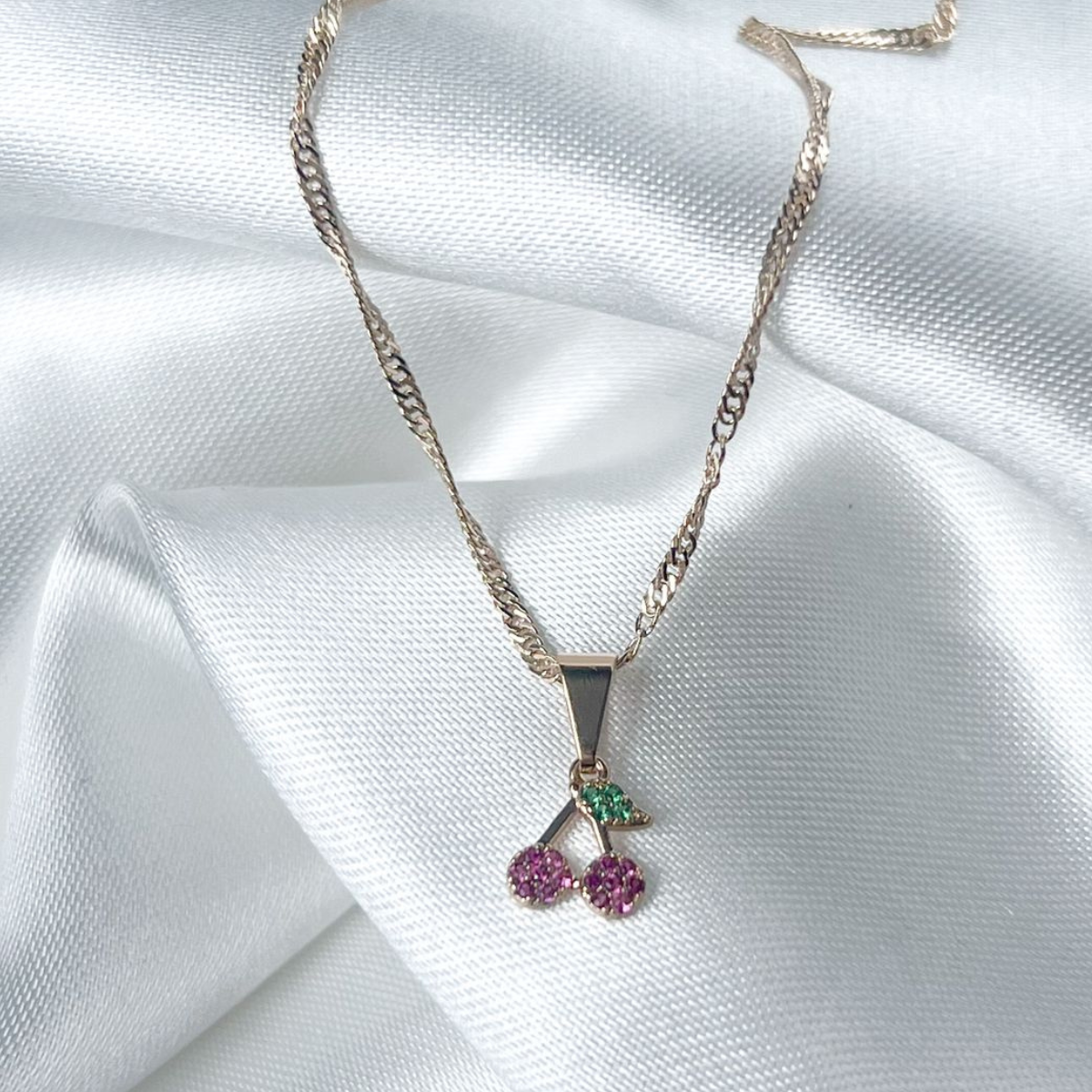 CADENA MAS DIJE CEREZA EN ORO LAMINADO 18K