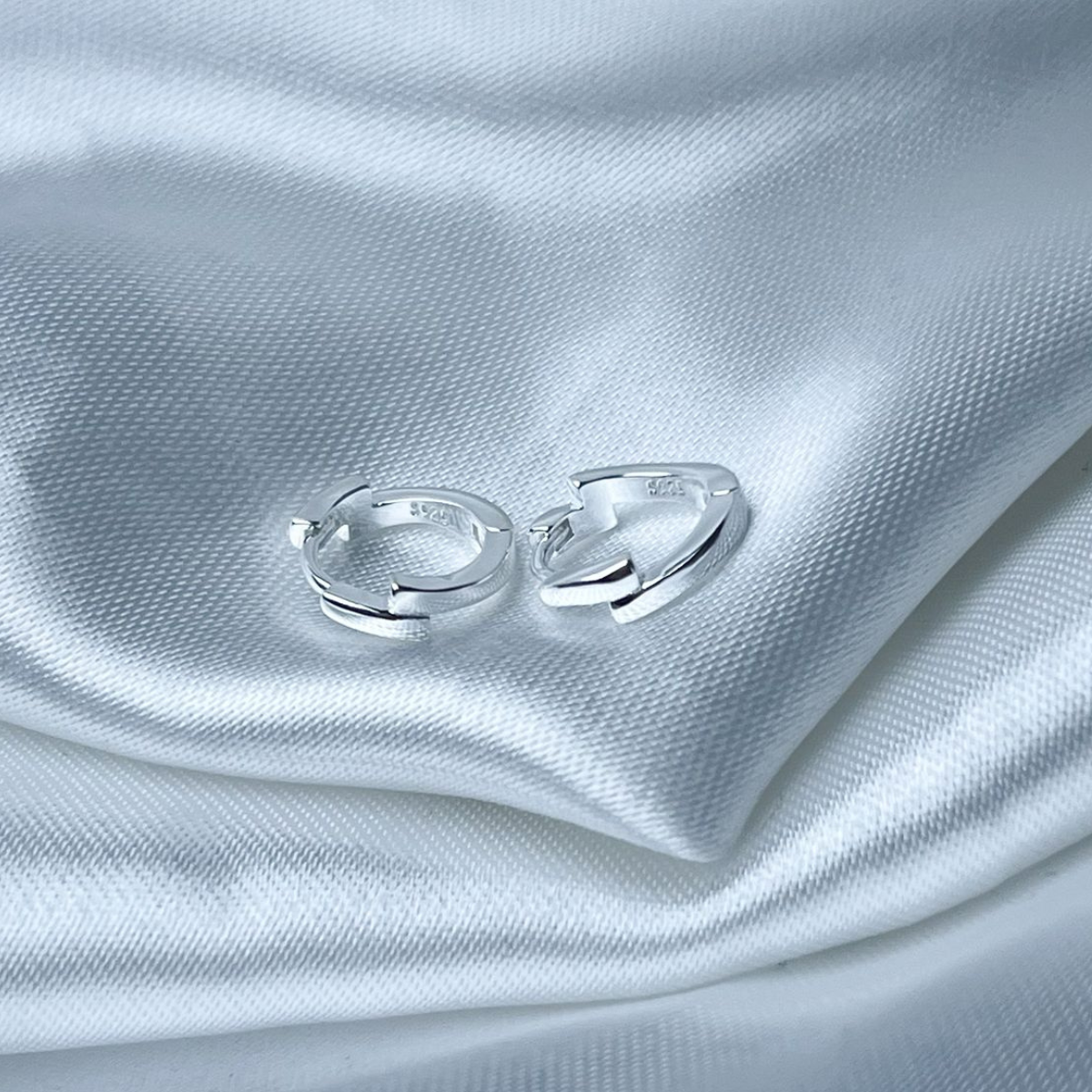 CANDONGA PLATA HUGGIES TAILANDÉS
