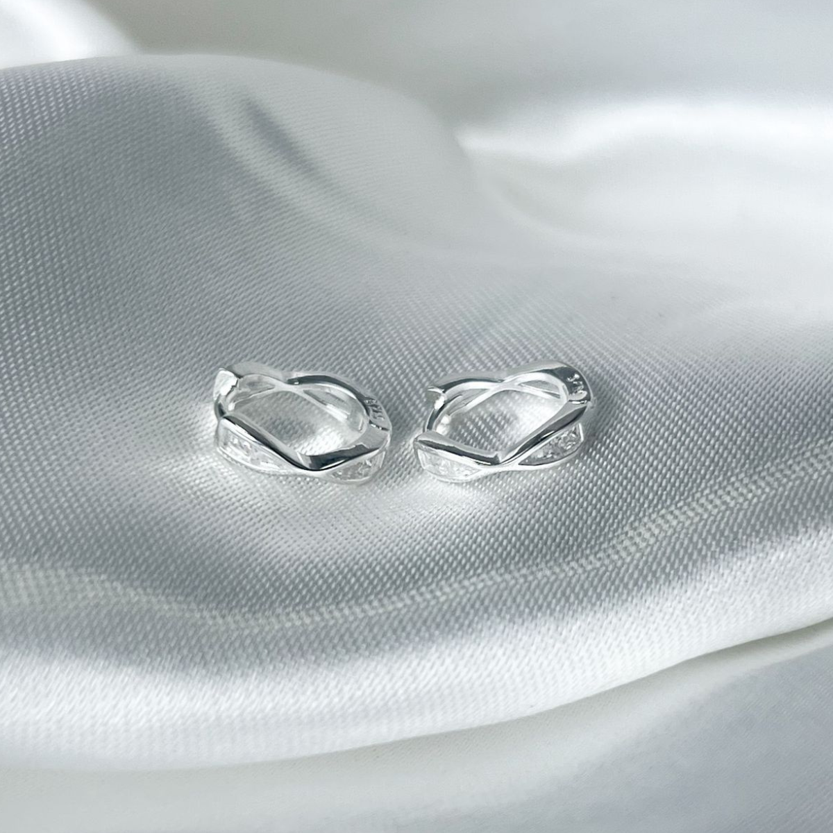 CANDONGA PLATA HUGGIES TAILANDÉS