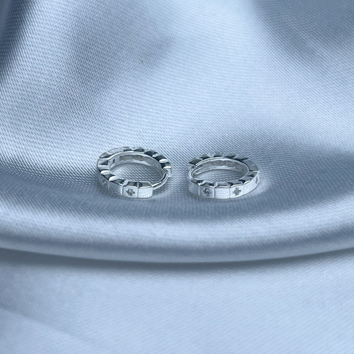 CANDONGA PLATA HUGGIES TAILANDÉS