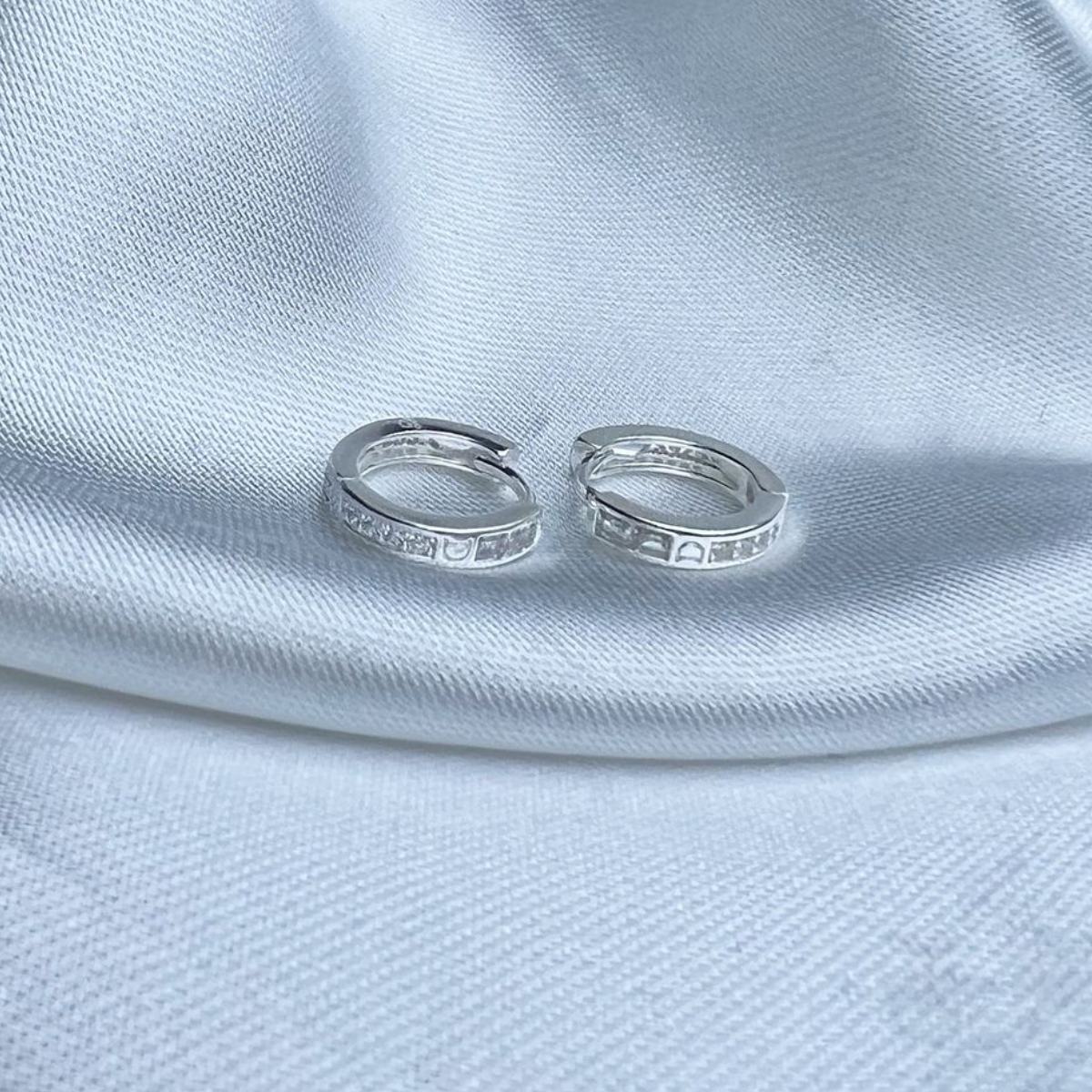 CANDONGA PLATA HUGGIES TAILANDÉS