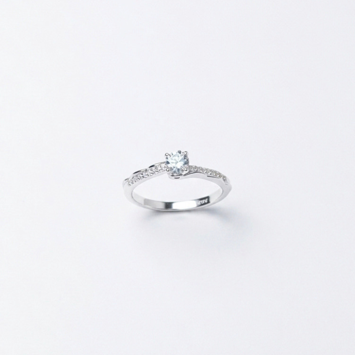 ANILLO SOLITARIO PLATA CIRCONES TAILANDES