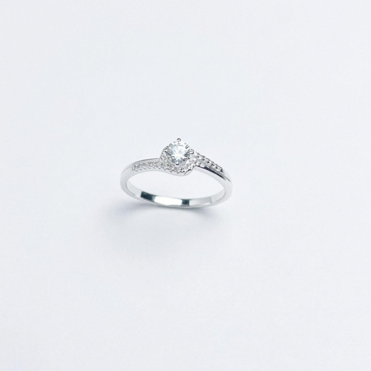 ANILLO SOLITARIO PLATA CIRCONES TAILANDES