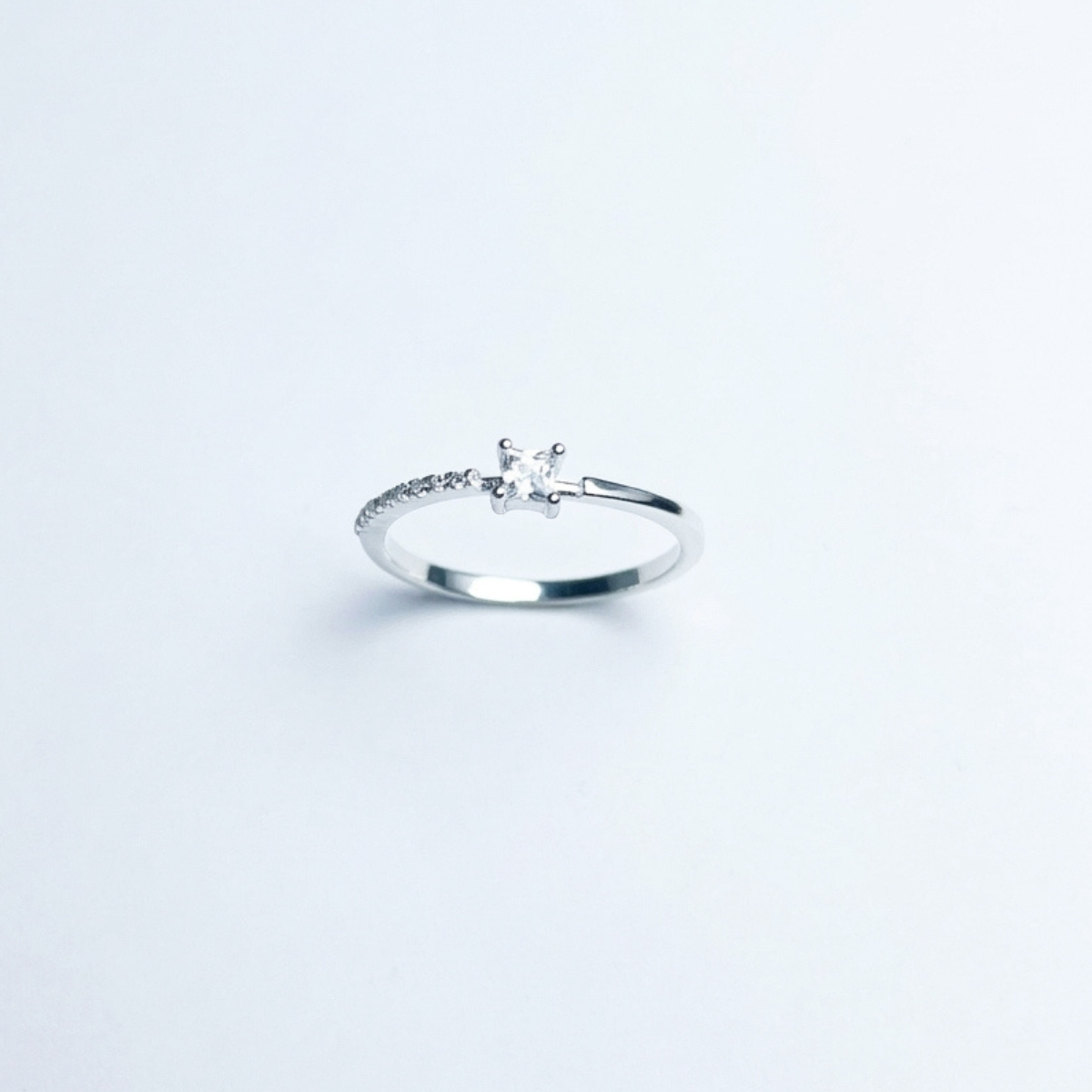 ANILLO SOLITARIO PLATA CIRCONES TAILANDES