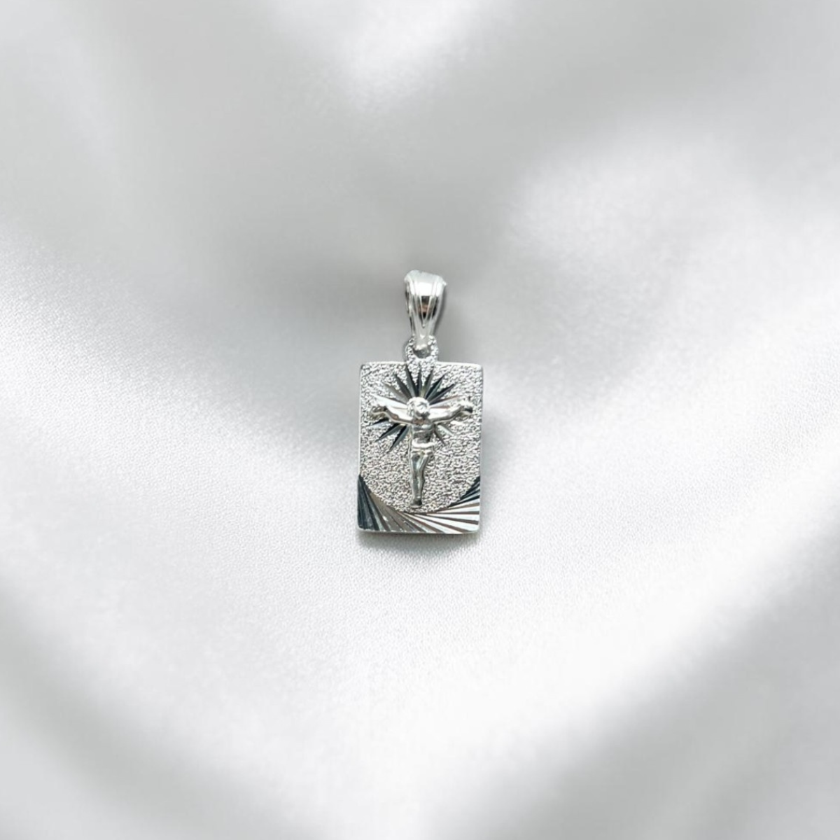 DIJE PLATA DIAMANTADO CRISTO PLACA