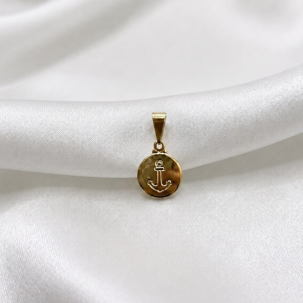 DIJE CIRCULO ANCLA ORO LAMINADO 18K