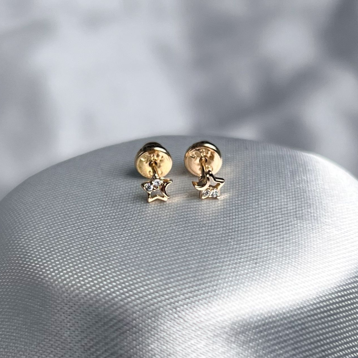 TOPO SEGURIDAD ESTRELLA PEQUEÑA ORO LAMINADO 18K