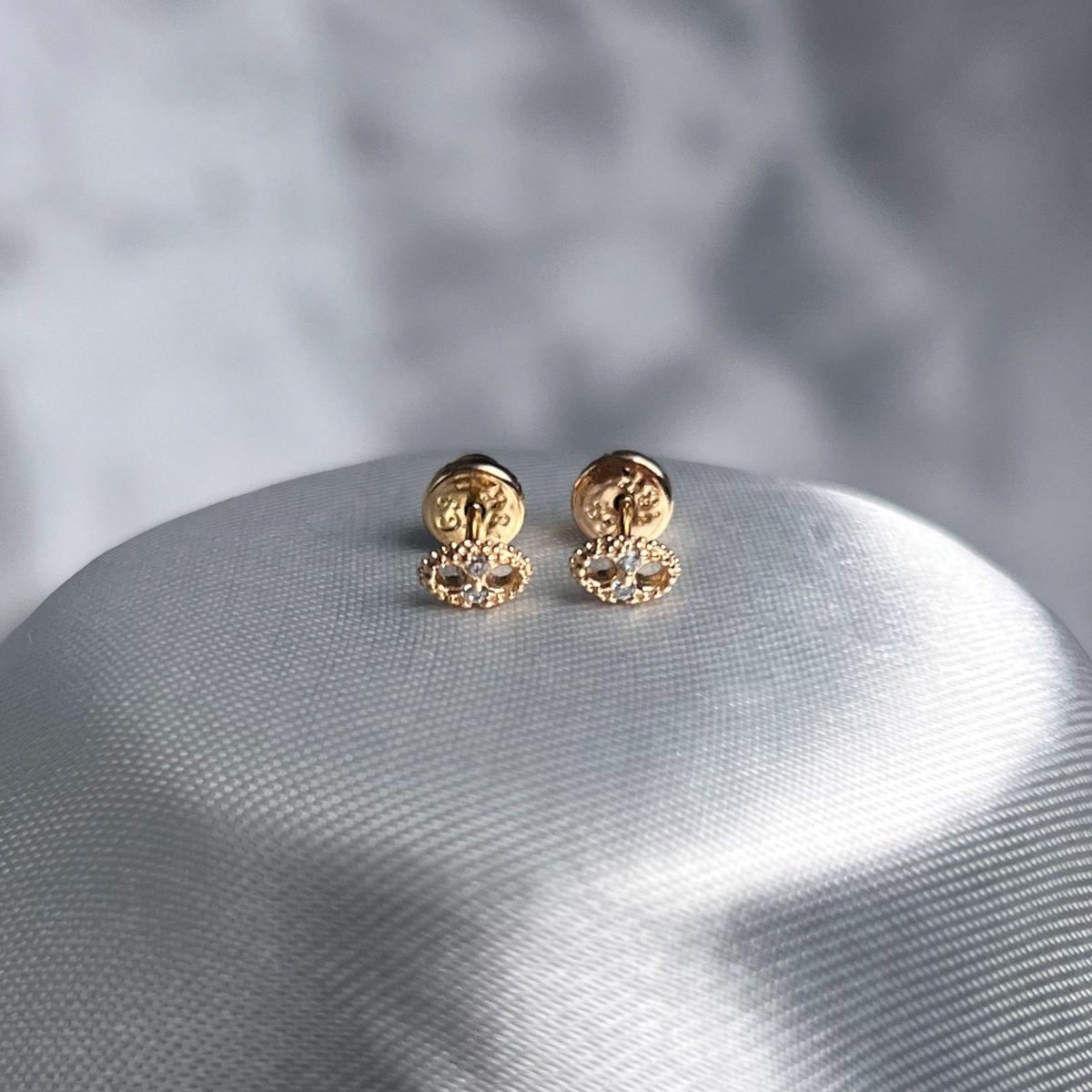TOPO SEGURIDAD GUCCI MICROCIRCON ORO LAMINDO 18K