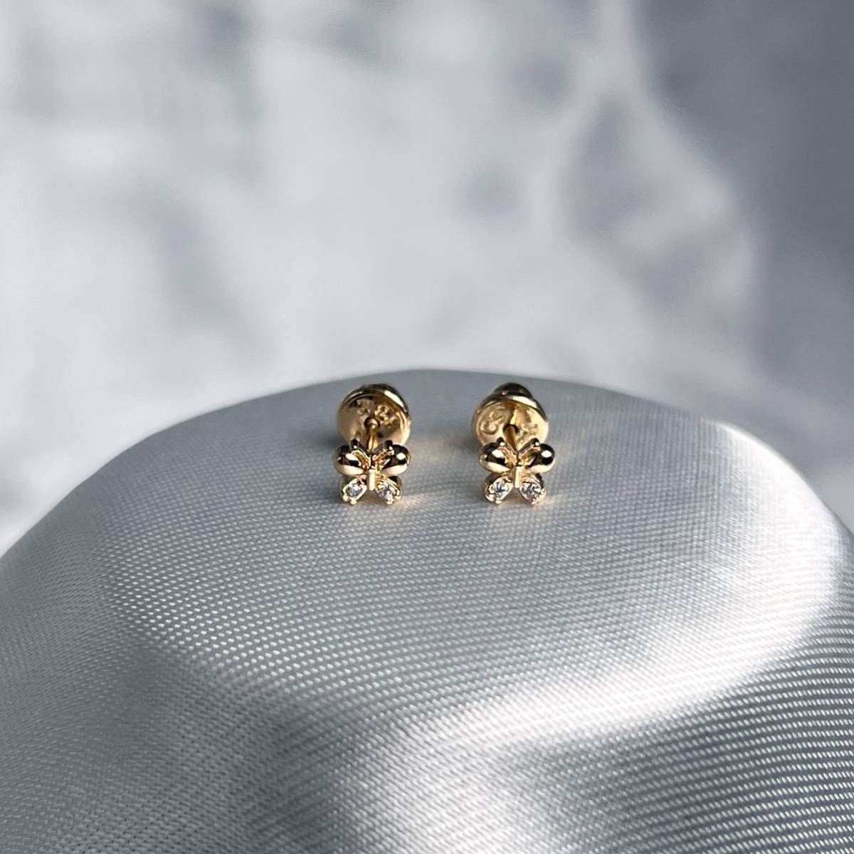 TOPO SEGURIDAD MARIPOSA PEQUEÑA ORO LAMINADO 18K