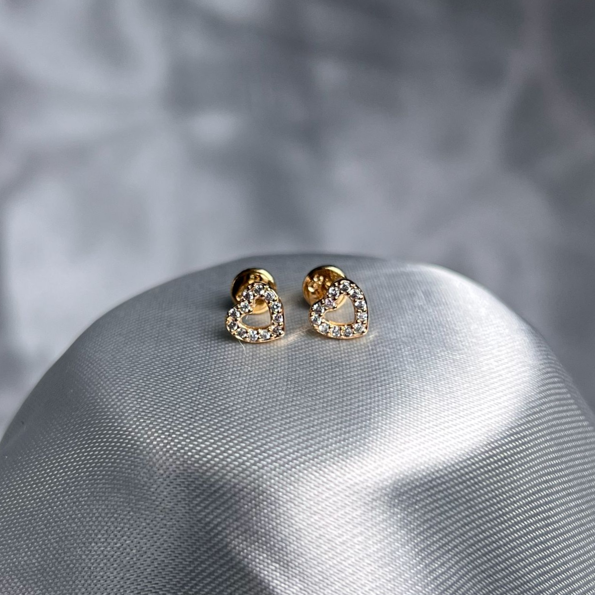 TOPO SEGURIDAD CORAZON CIRCON ORO LAMINADO 18K