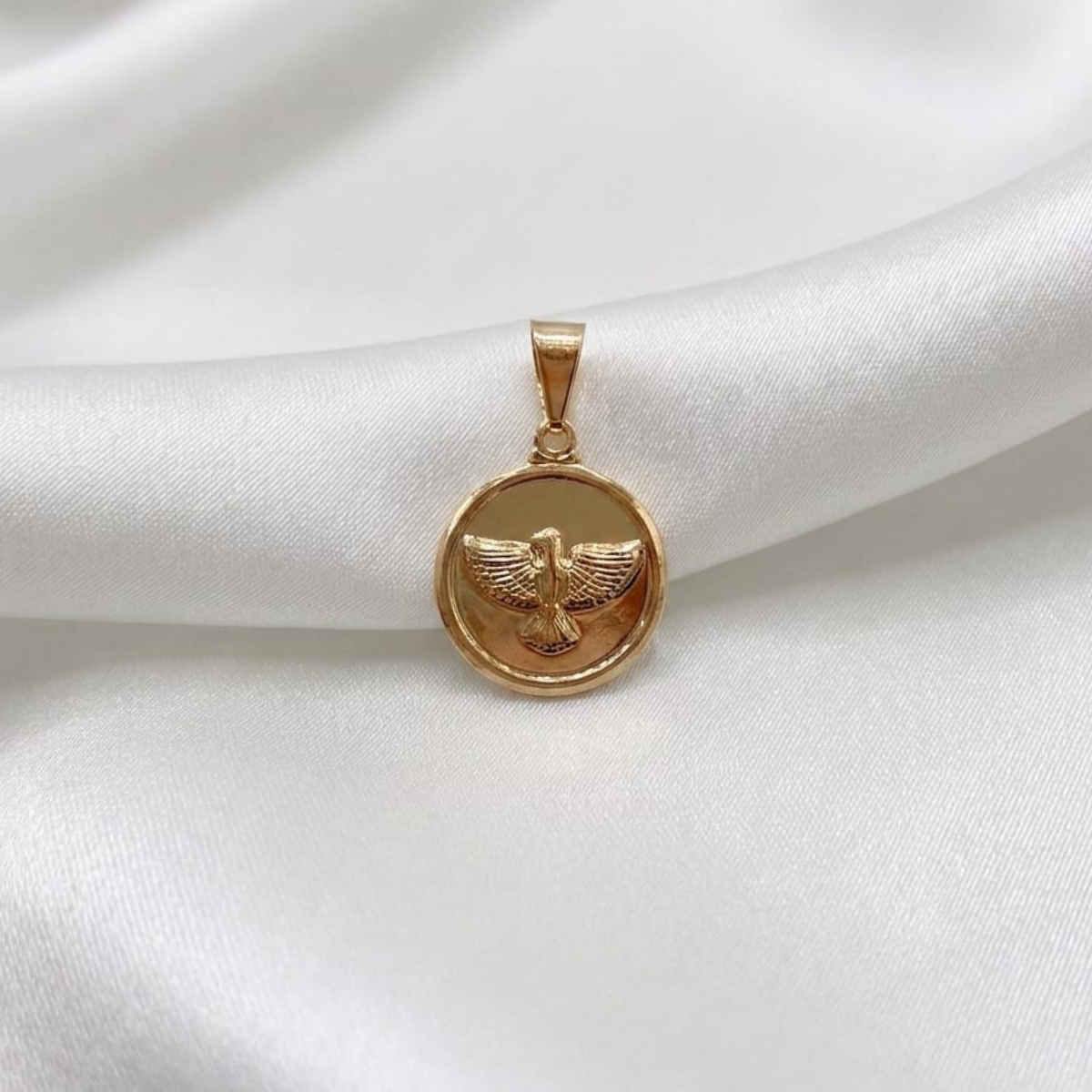 DIJE REDONDO ESPIRITU SANTO ORO LAMINADO 18K