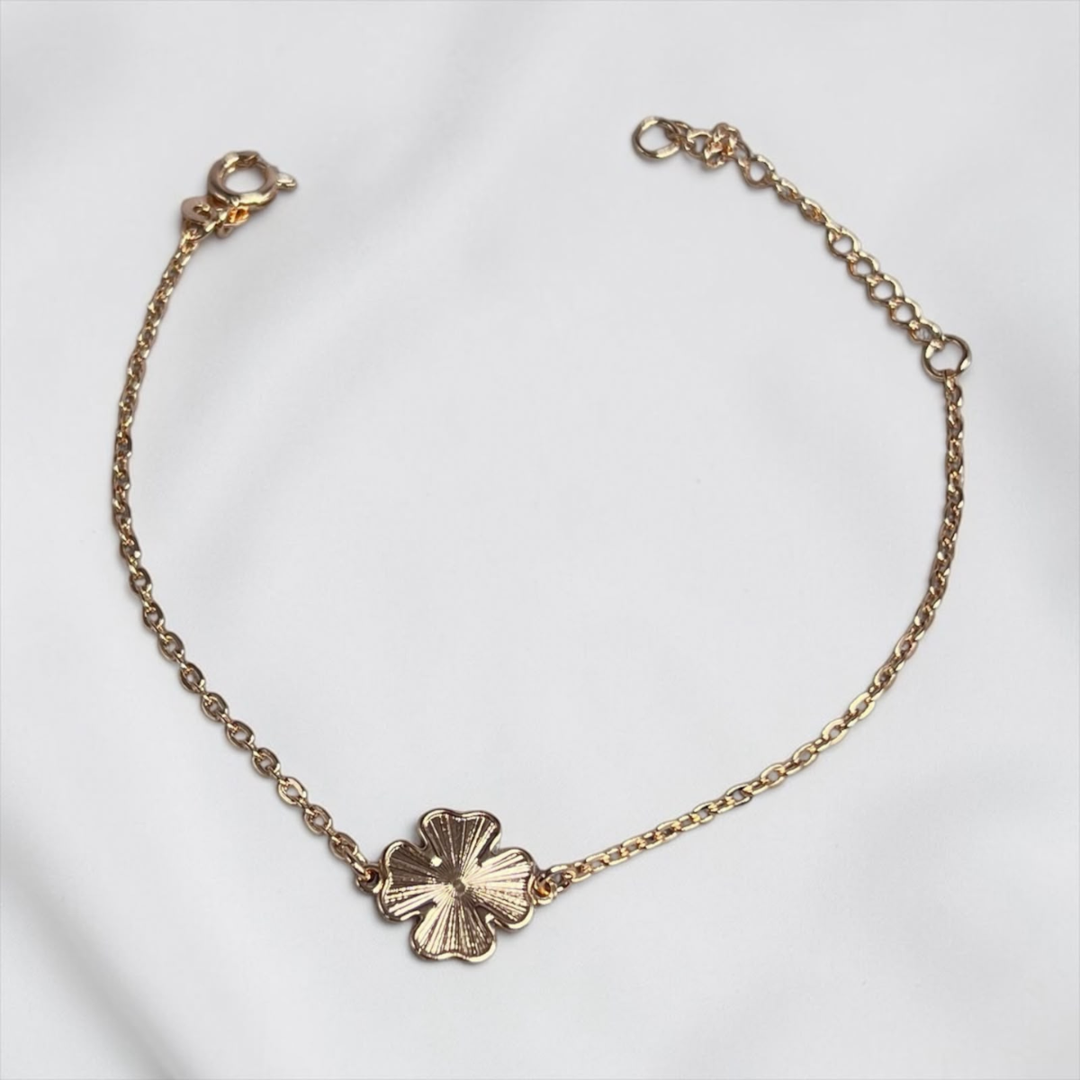 PULSERA DIJE TREBOL ORO LAMINADO 18K
