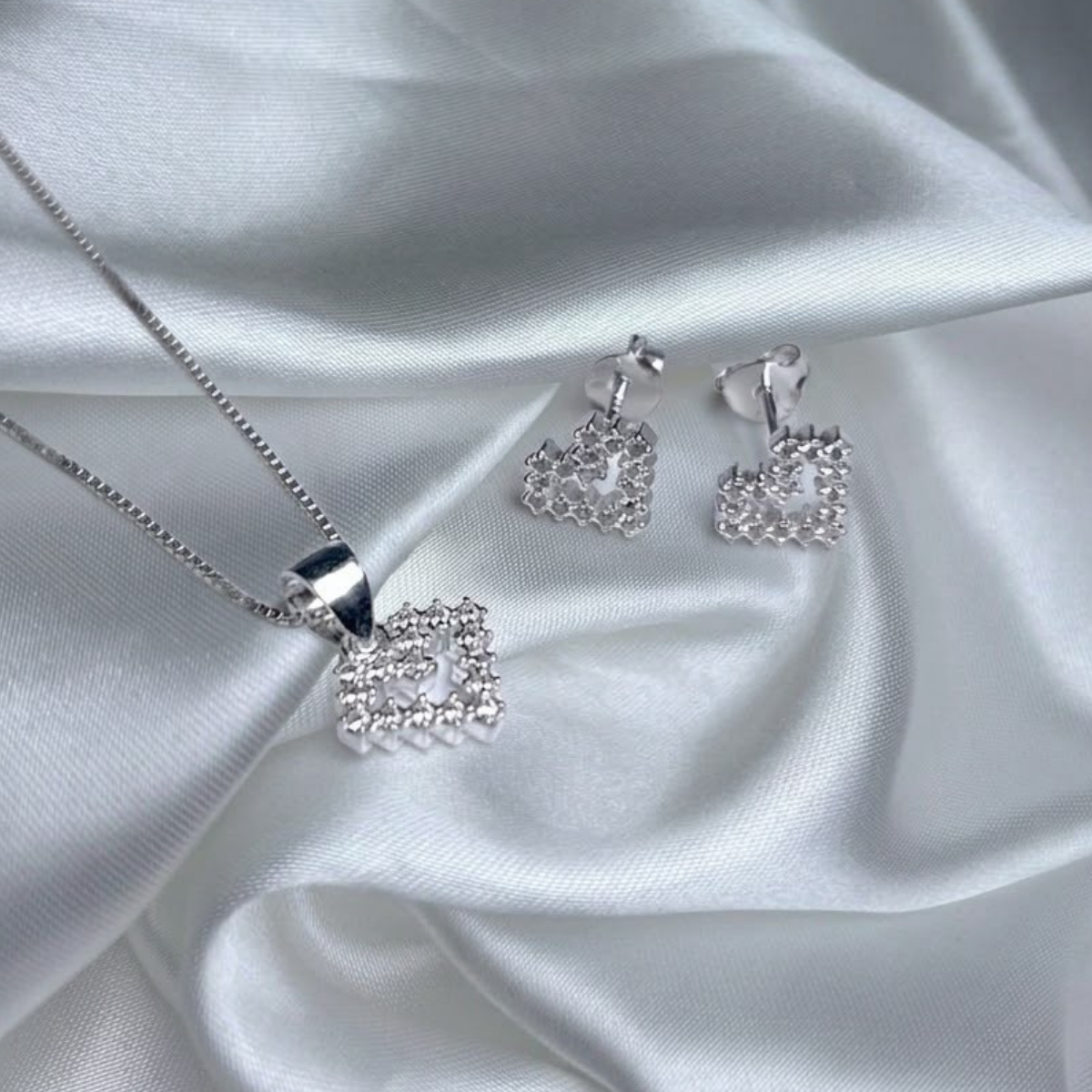 SET TOPO Y DIJE PLATA CIRCONES TAILANDESA