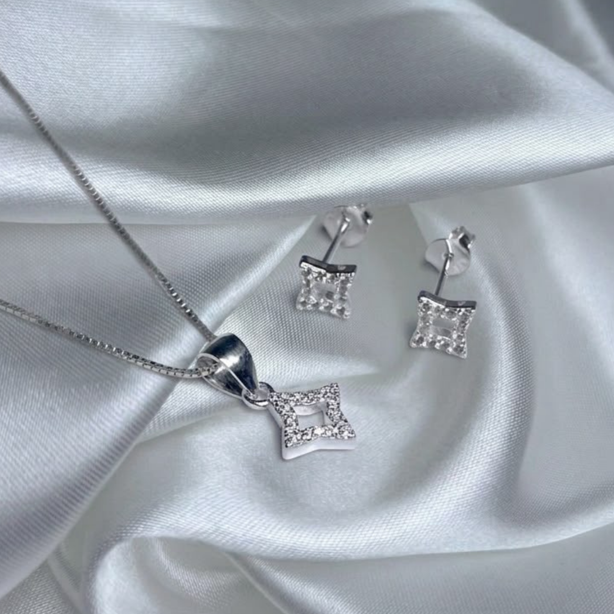 SET TOPO Y DIJE PLATA CIRCONES TAILANDESA