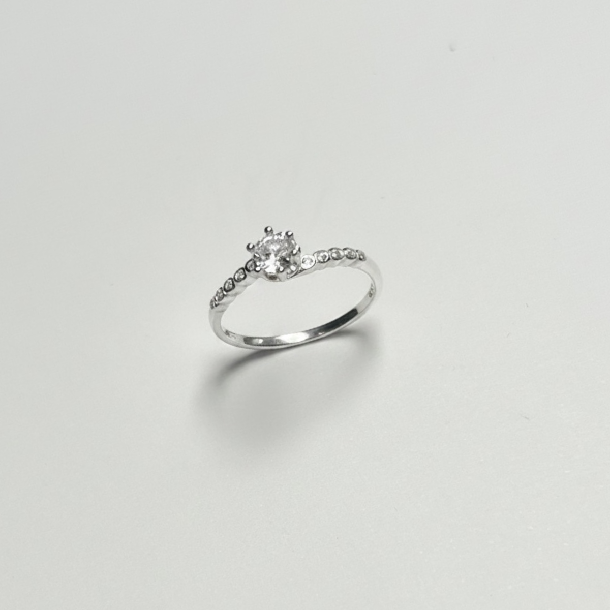 ANILLO SOLITARIO PLATA CIRCONES TAILANDES