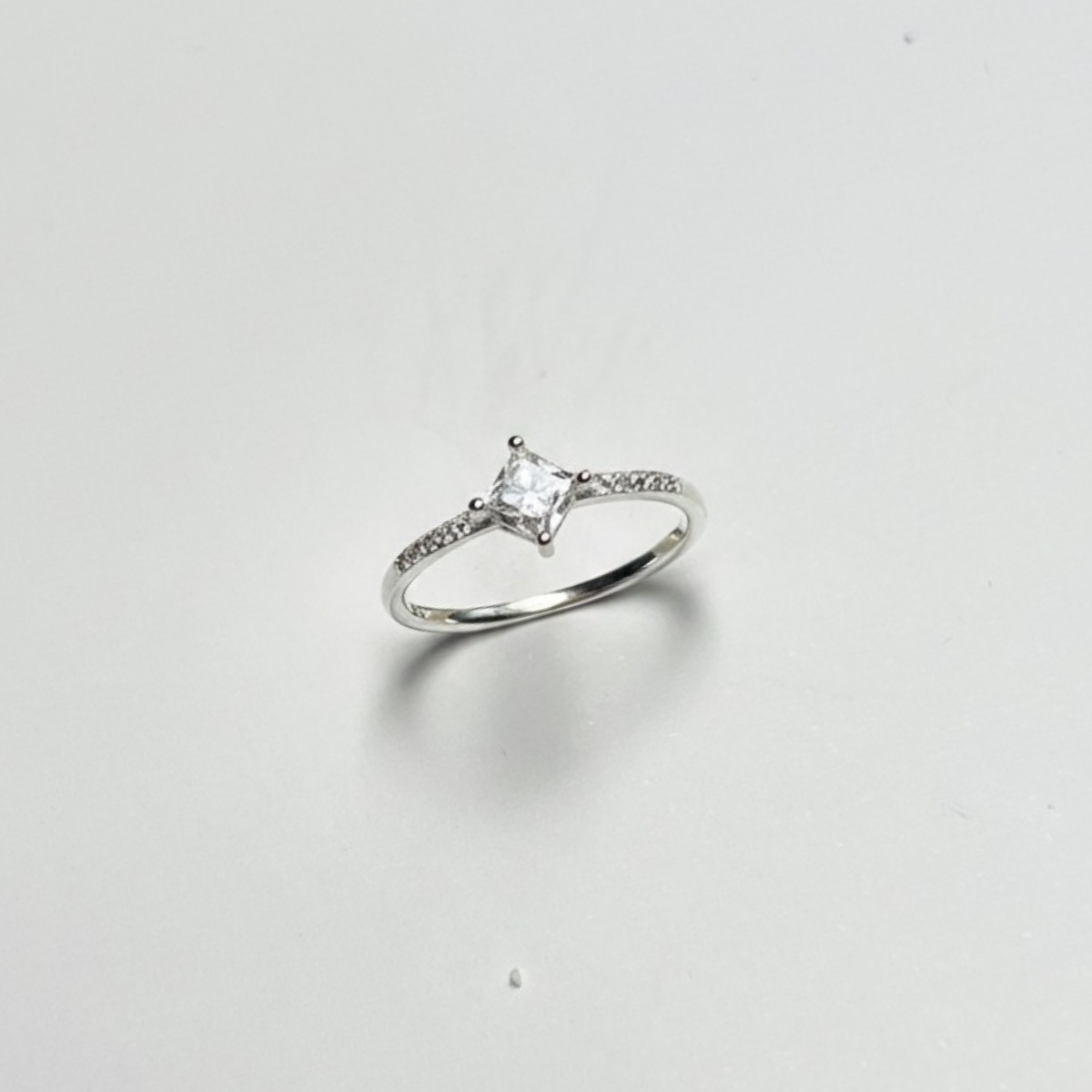 ANILLO SOLITARIO PLATA CIRCONES TAILANDES