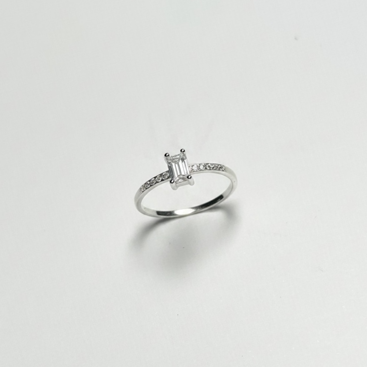 ANILLO SOLITARIO PLATA CIRCONES TAILANDES
