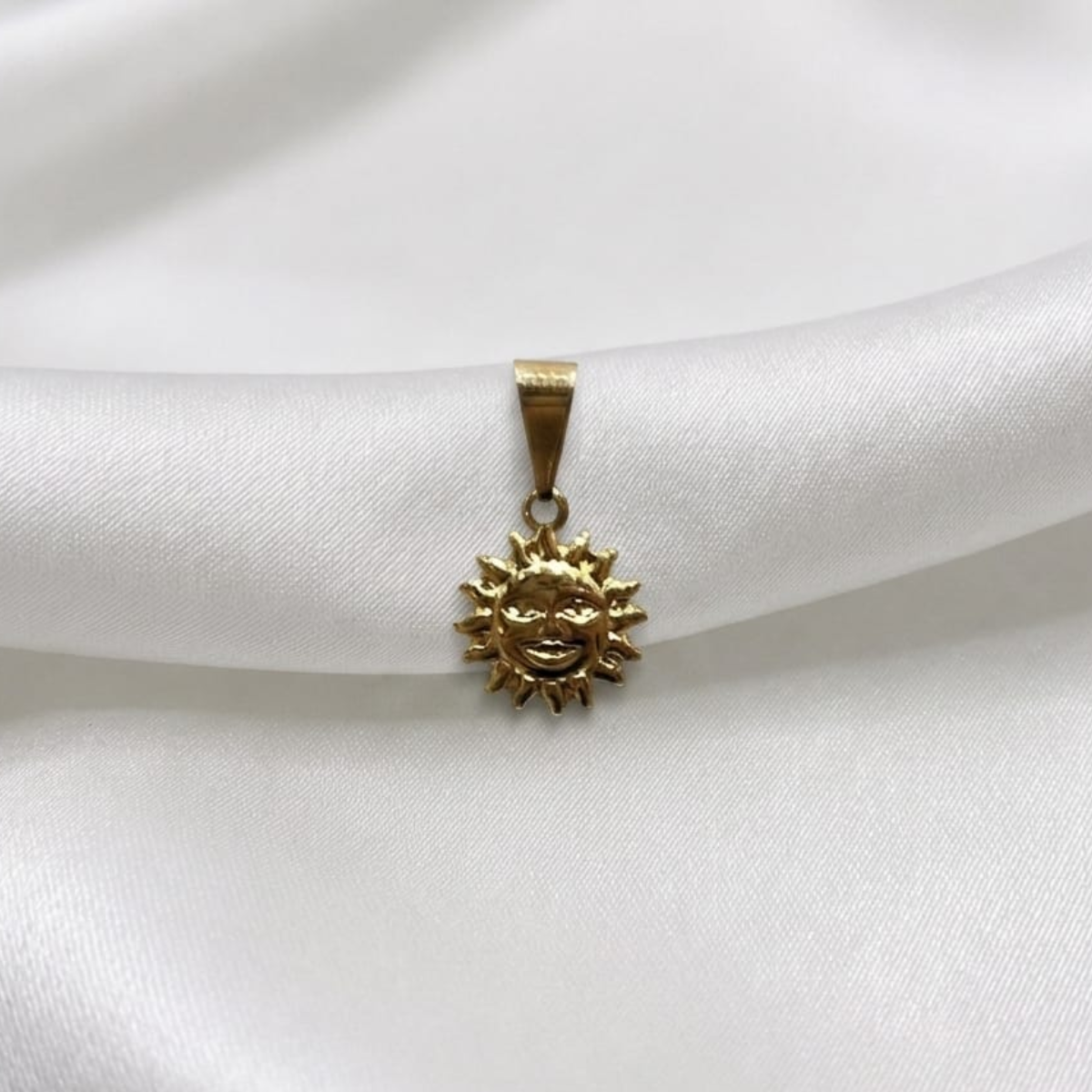 DIJE SOL PEQUEÑO ORO LAMINO 18K