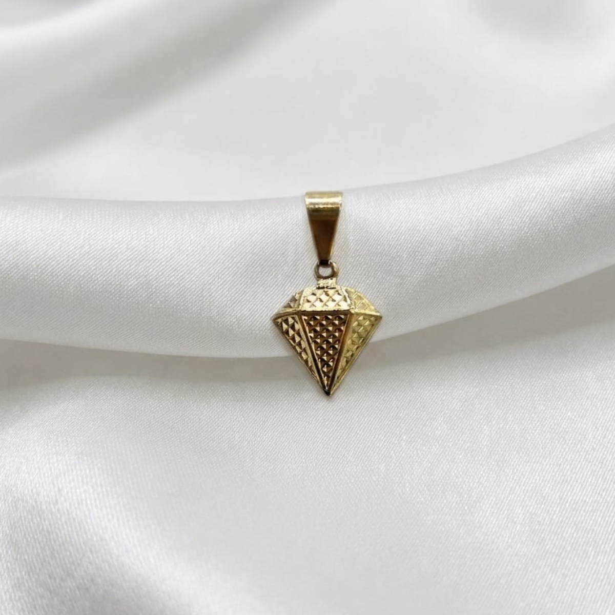 DIJE DIAMANTE ORO LAMINADO 18K