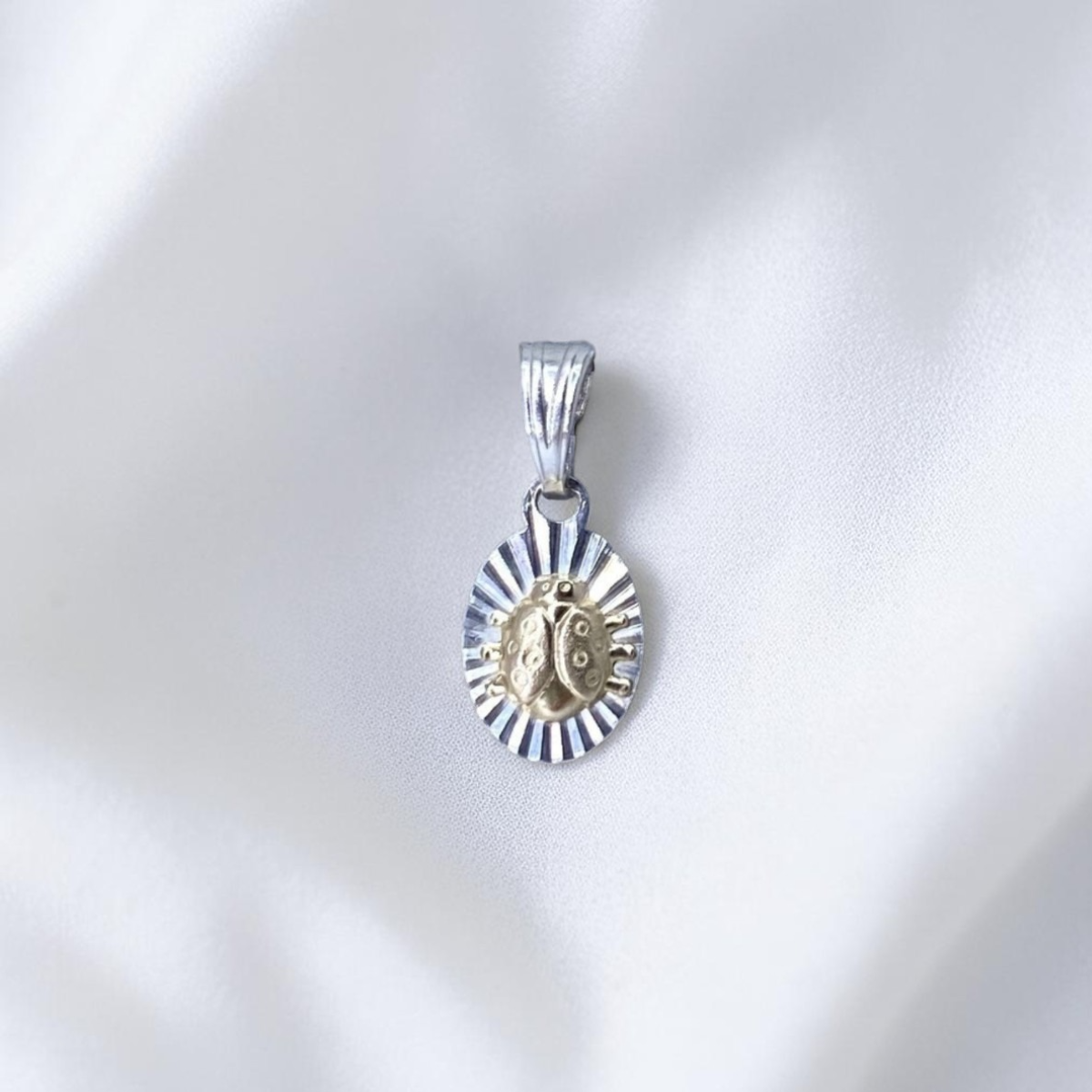 DIJE ORO PLATA DIAMANTADO MARIQUITA