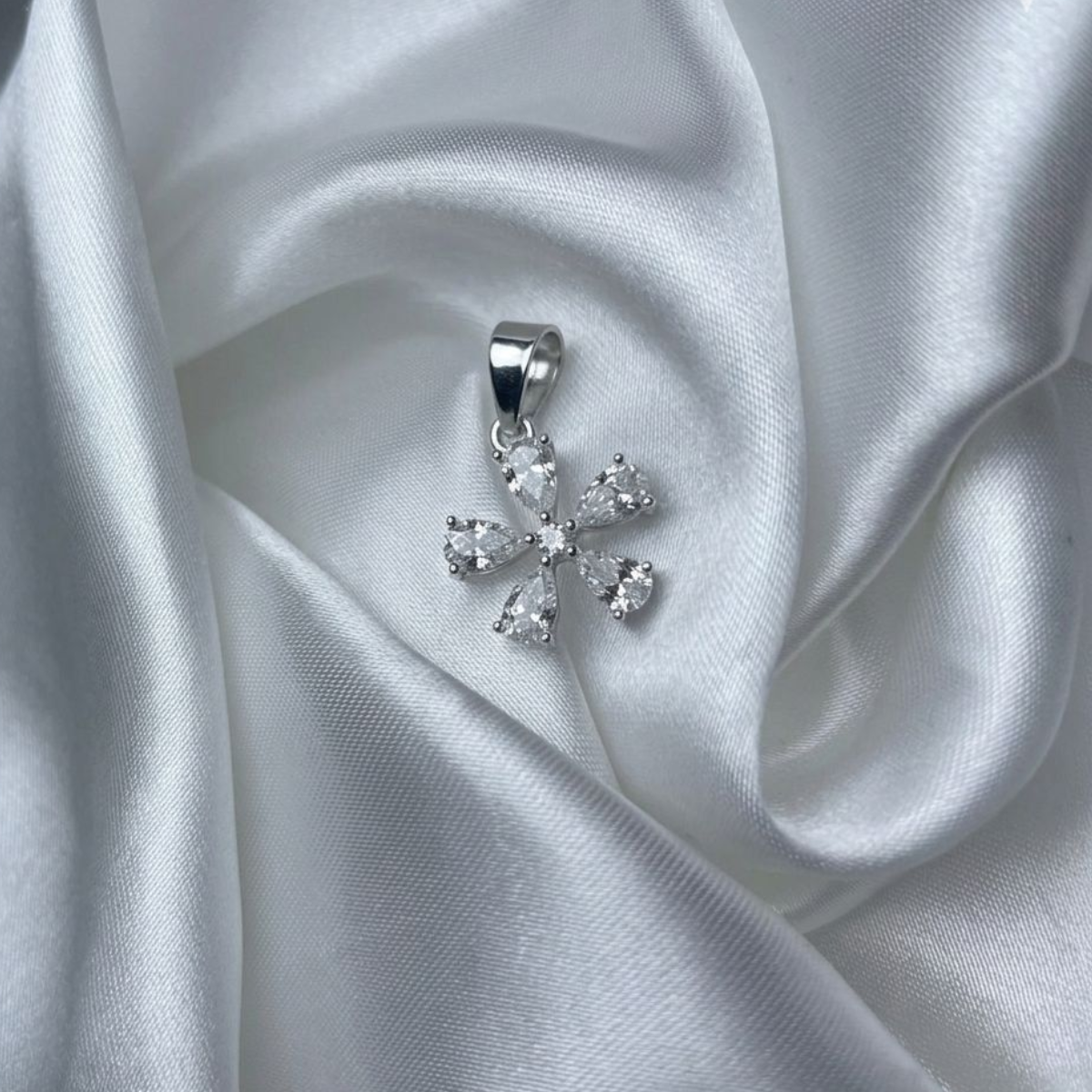 DIJE PLATA CIRCONES TAILANDES