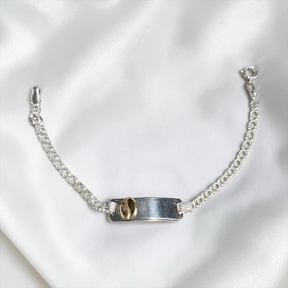 PULSERA PLACA BEBÉ LAMINILLA GRANO CAFÉ