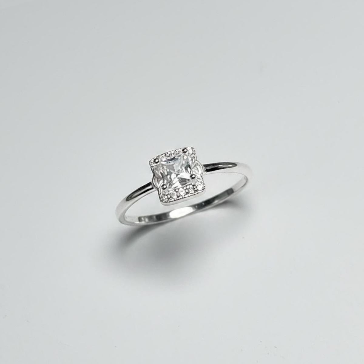 ANILLO SOLITARIO PLATA CIRCONES TAILANDES