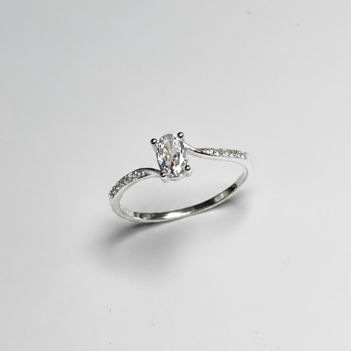 ANILLO SOLITARIO PLATA CIRCONES TAILANDES