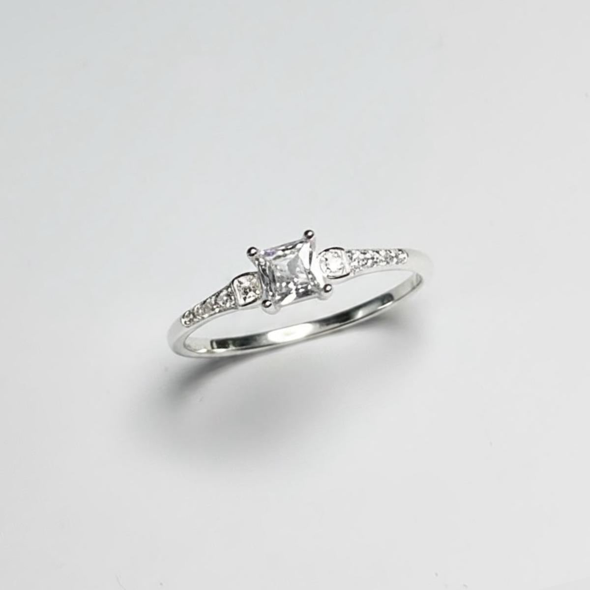 ANILLO SOLITARIO PLATA CIRCONES TAILANDES