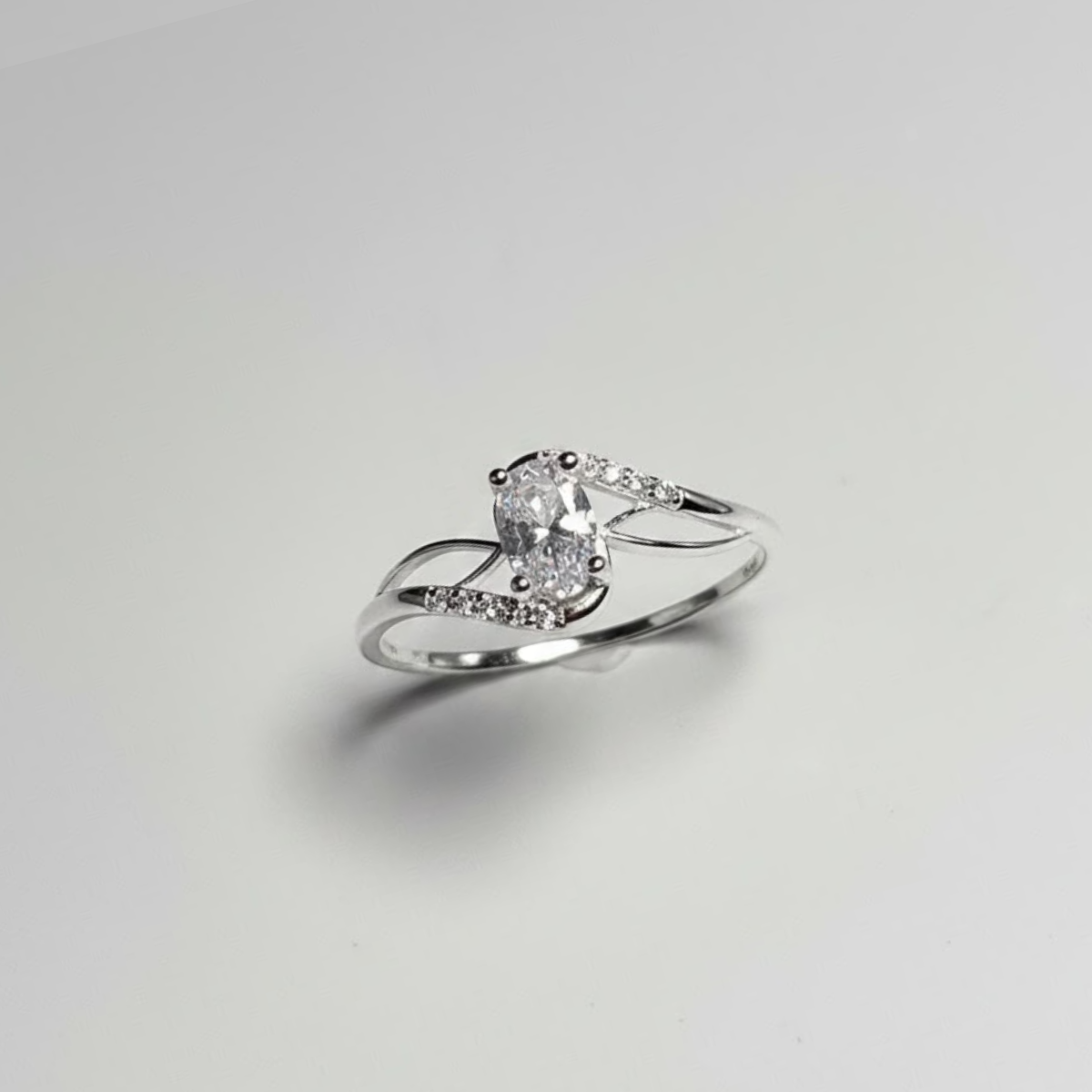 ANILLO SOLITARIO PLATA CIRCONES TAILANDES