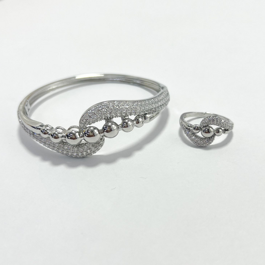BRAZALETE CON CIRCONES Y ANILLO