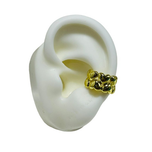 EAR CUFF CORAZONES SOBRESALIDOS