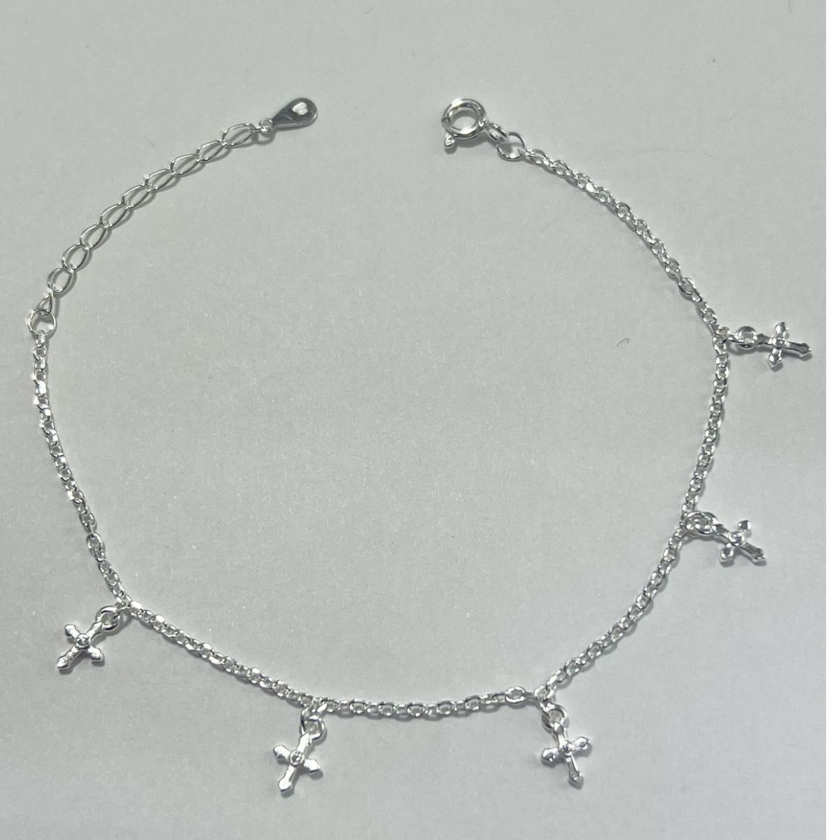 PULSERA CON DIJES DE CRUZ PLATA LEY 925