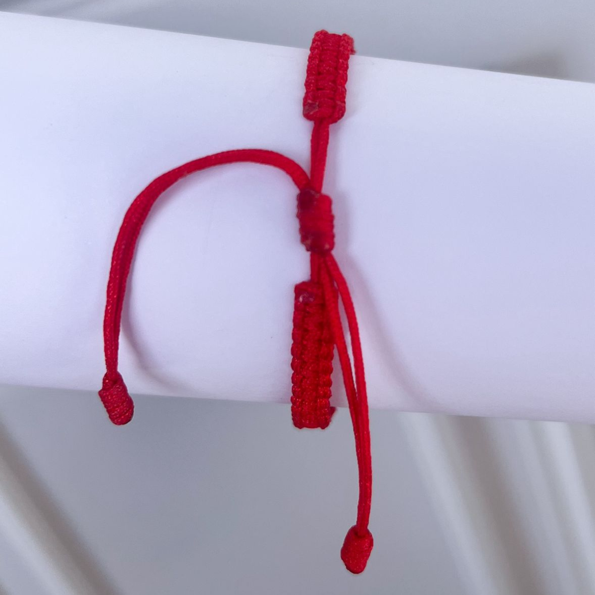 Pulsera Tejida En Macramé Con Detalles En Oro Laminado 18k